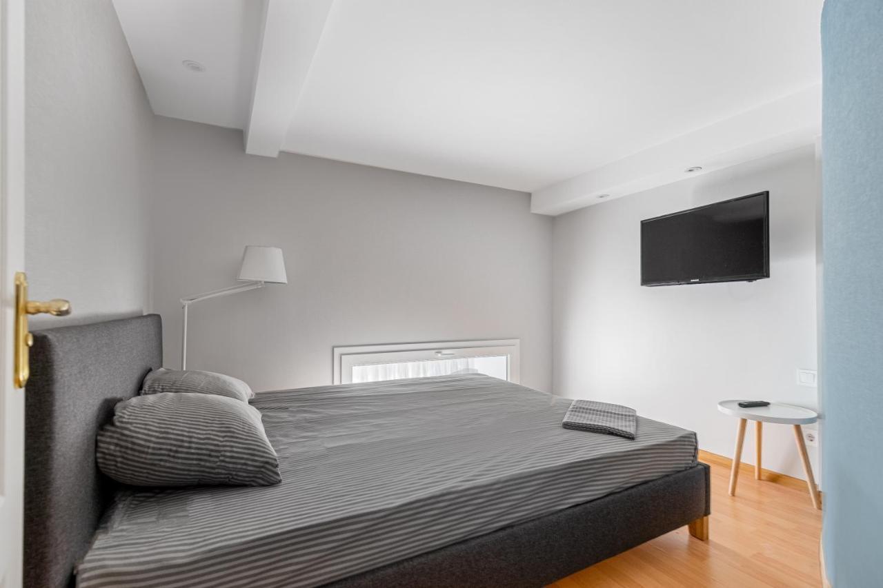 אודסה 18 Deribasivska Street Jacuzzi Apartment מראה חיצוני תמונה