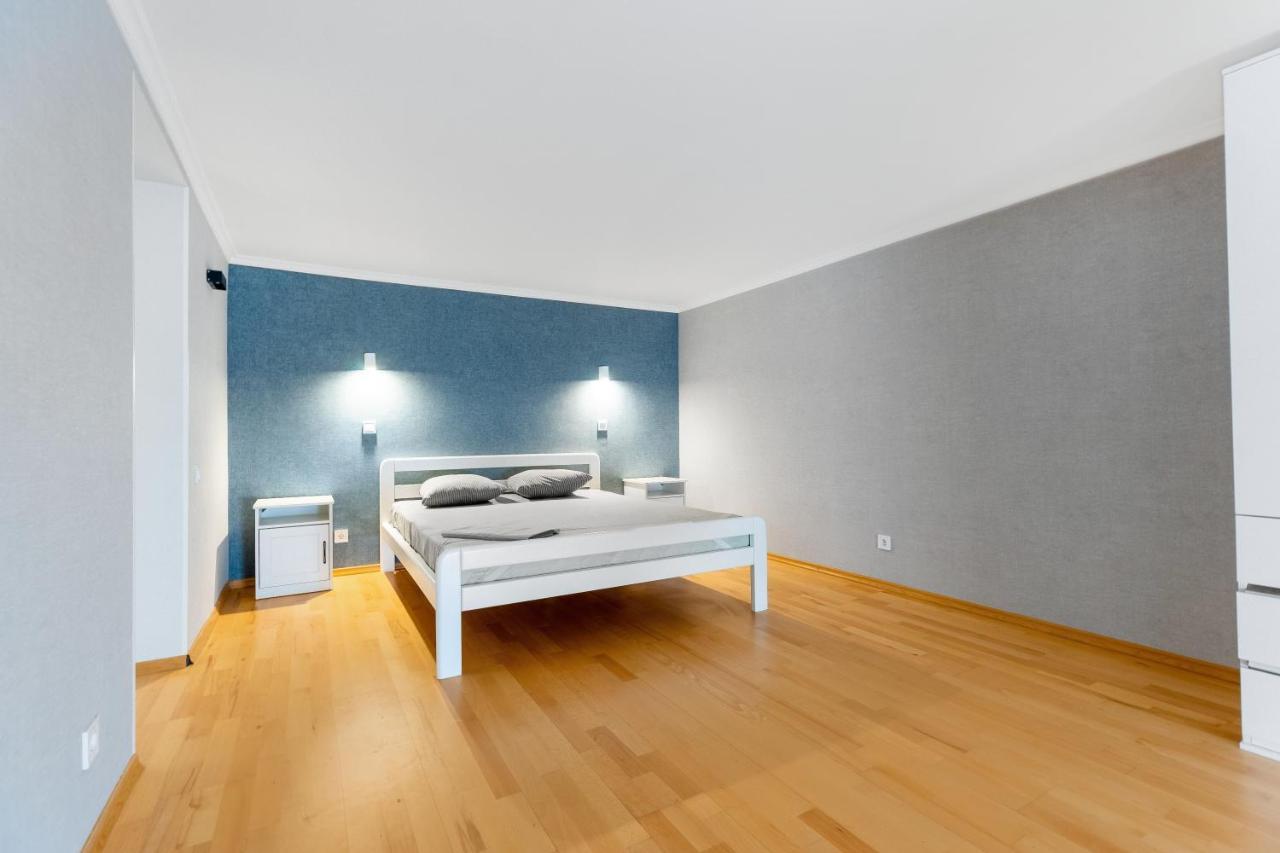 אודסה 18 Deribasivska Street Jacuzzi Apartment מראה חיצוני תמונה
