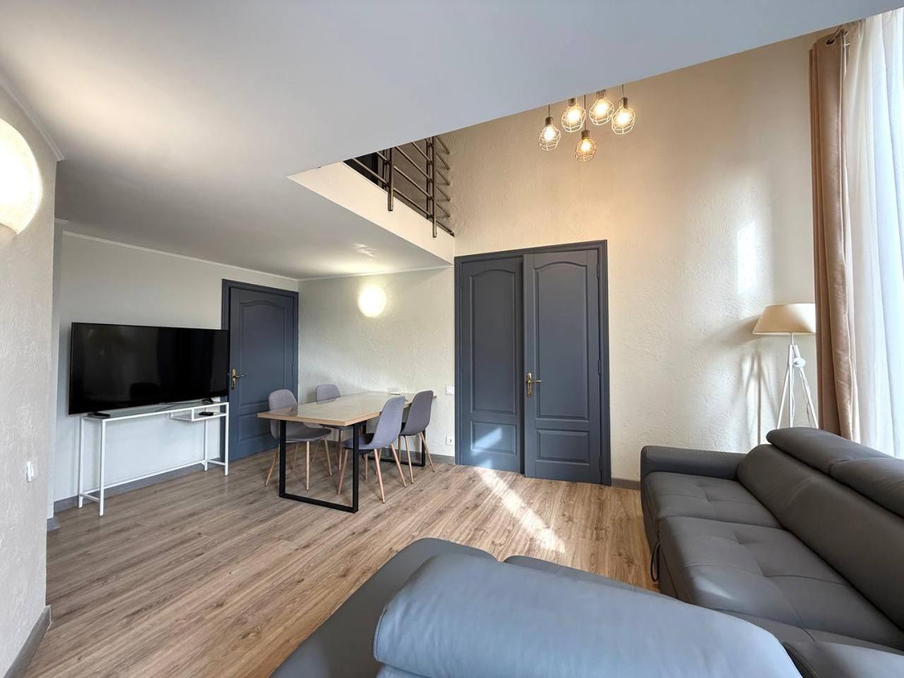 אודסה 18 Deribasivska Street Jacuzzi Apartment מראה חיצוני תמונה